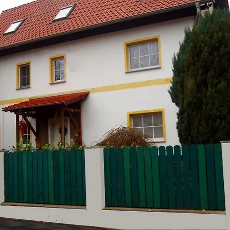 Gaestewohnung Am Thuemmlitzwald גרימה